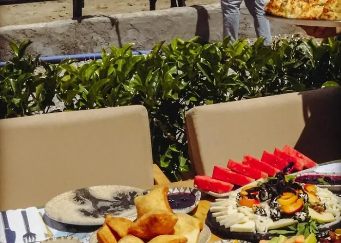 Ride And Готель