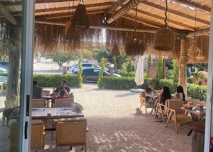 Готель Ride And